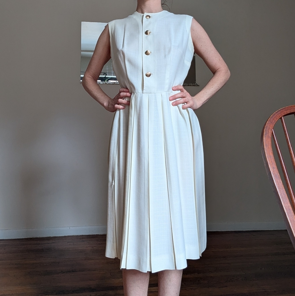 Elegant Vintage White Sleeveless Dress